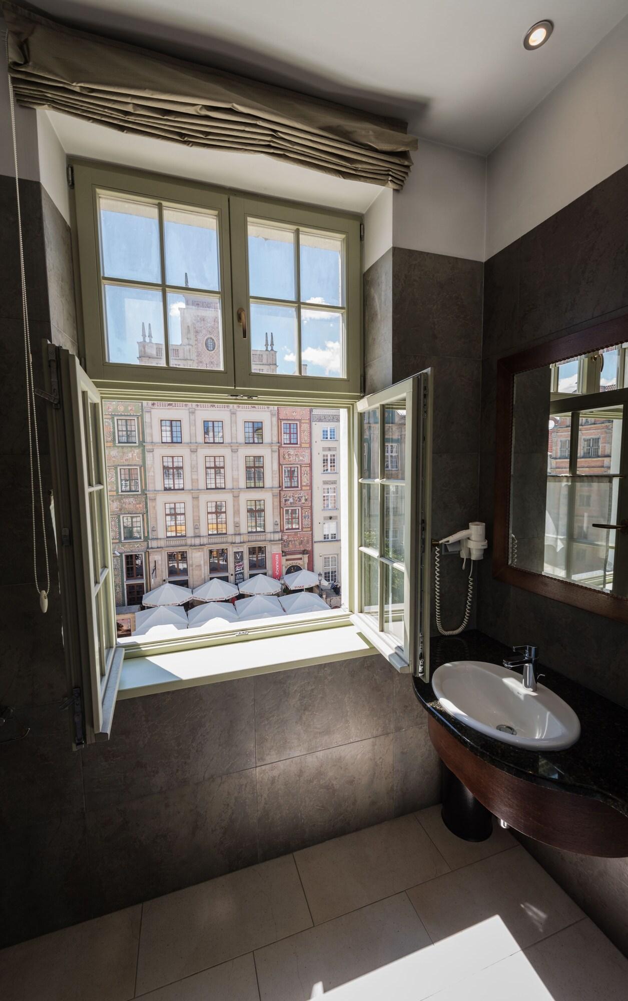 Holland House Old Town 4*